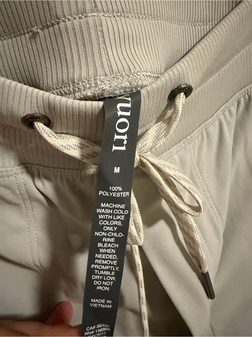 Vuori Men's Meta Easy Shorts in Light Gray